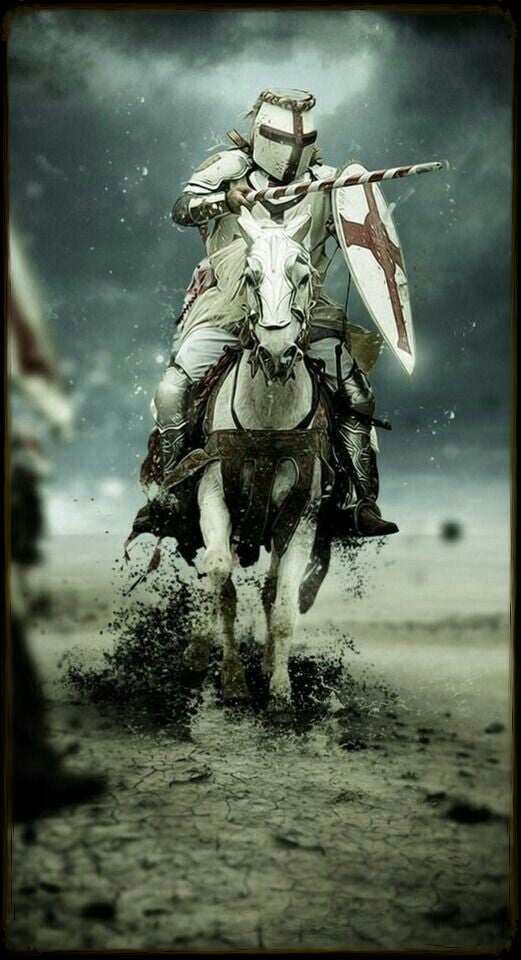 caballero medieval   trotando con su caballo lanza ,armadura y escudo en un torneo de jsutas medievales