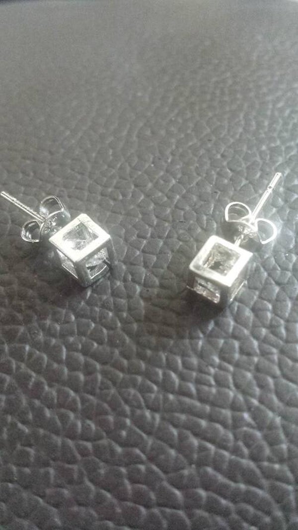 Boucles d'oreilles carré avec cristal en plaqué argent