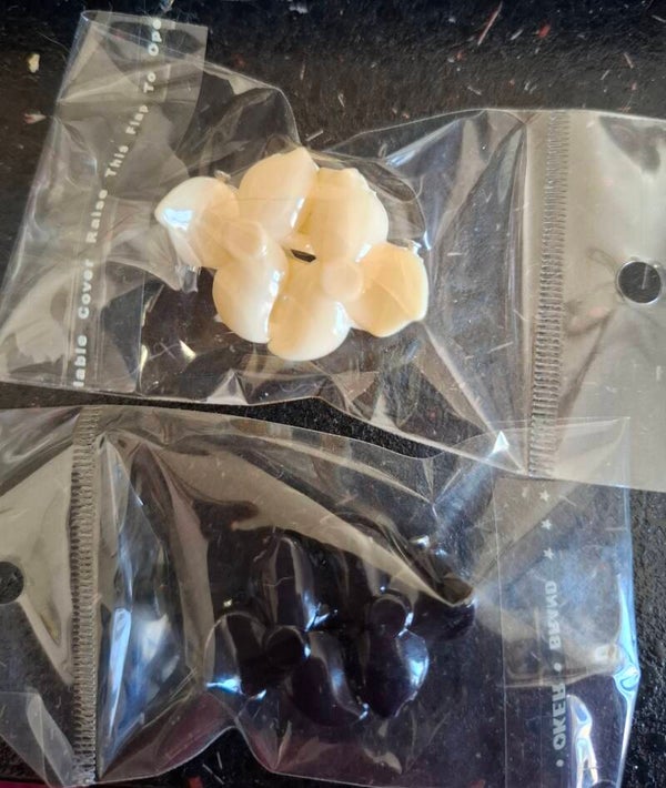 Lot de 4 petites pinces à cheveux noire et beige