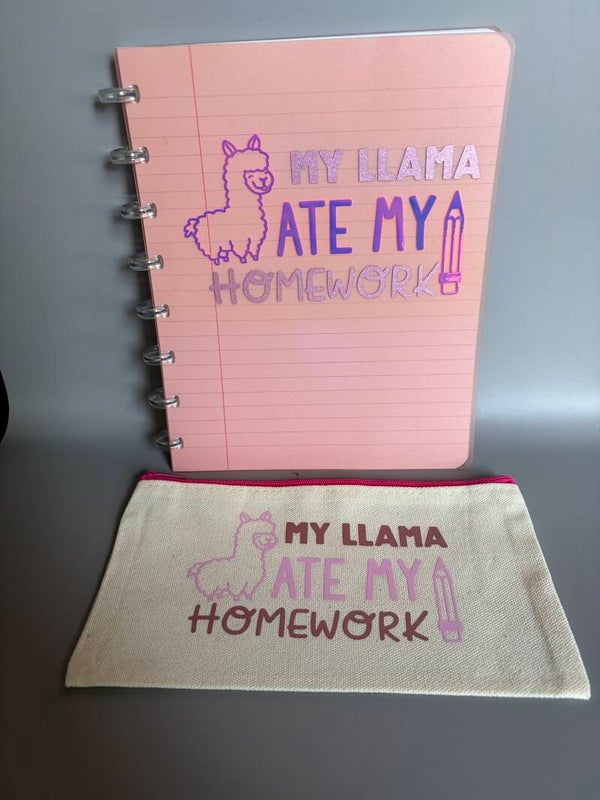 Notitieboek & pennenzak – My Llama Ate My Homework