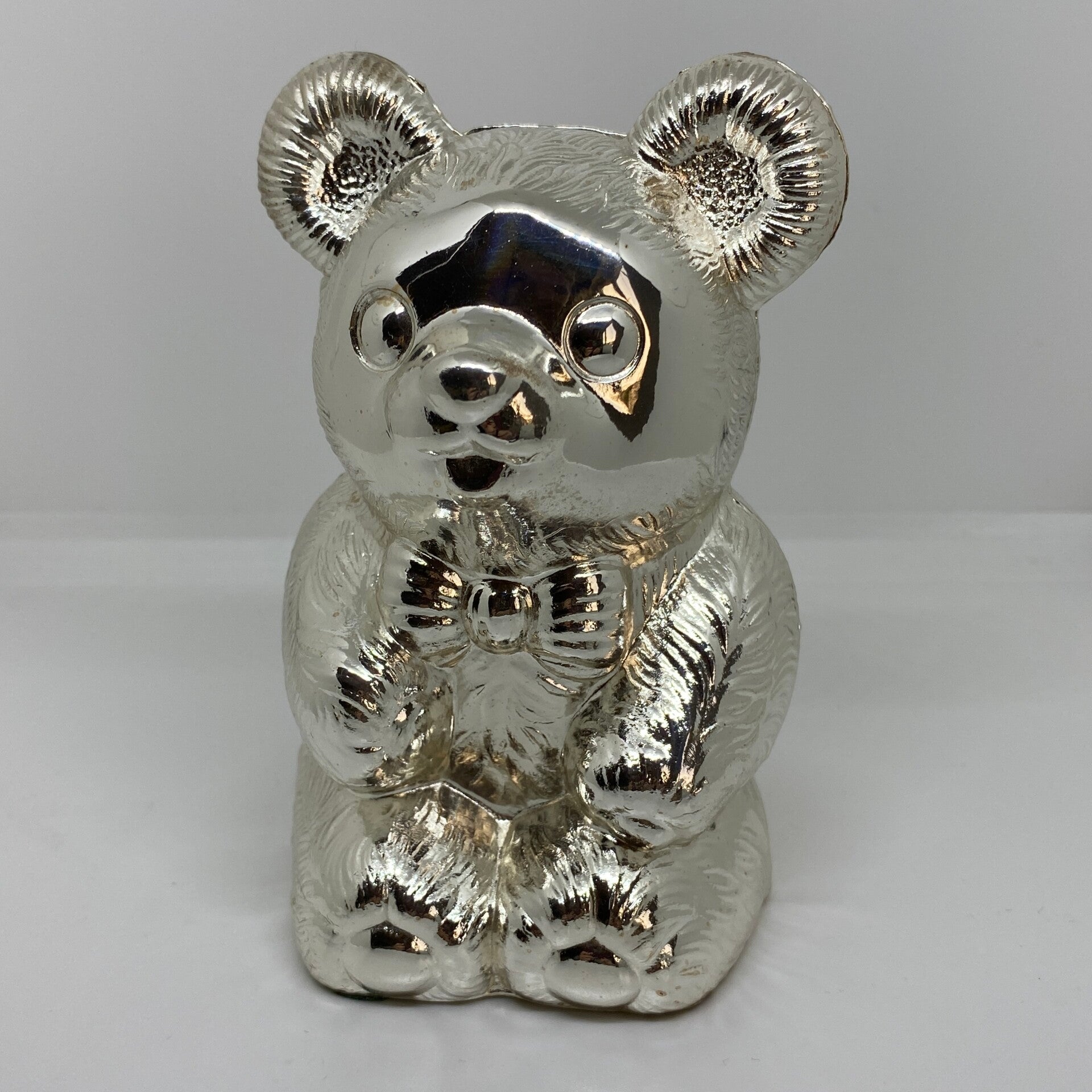 Verzilverde spaarpot beer