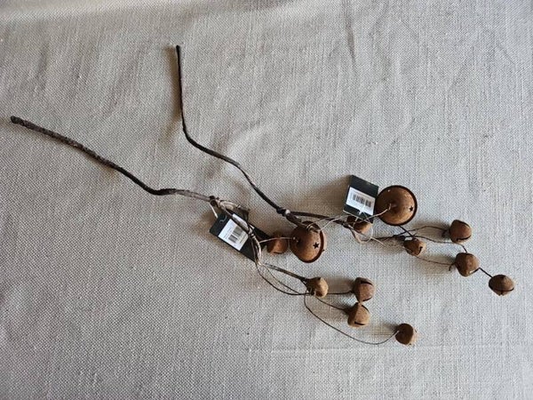 Decoratietak met roestkleurige belletjes