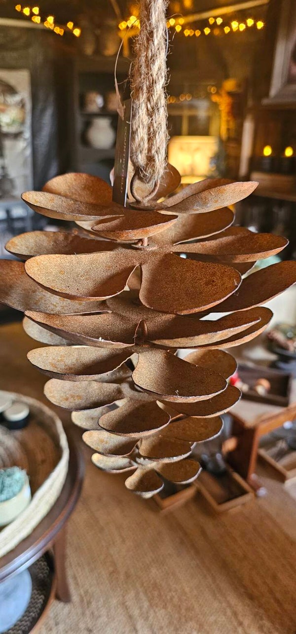 Roestkleurige dennenappelhanger klein