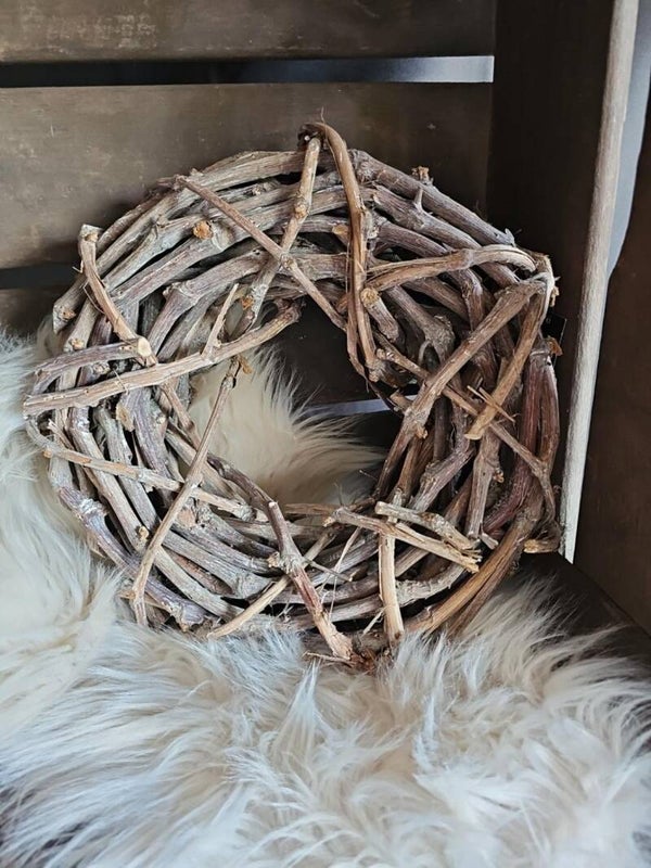 Stoere houten takkenkrans