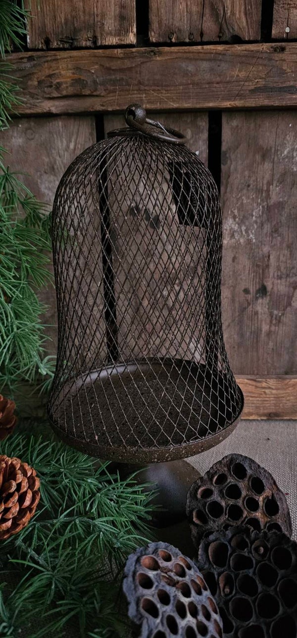 Stoere metalen stolp op voet