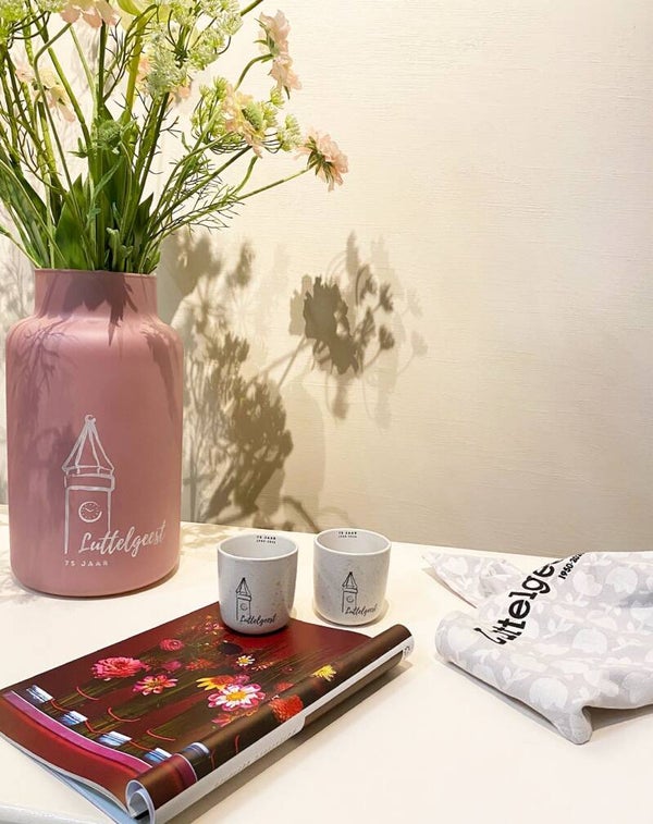 Luttelgeest 75 jaar cadeauset mokken en keukenset