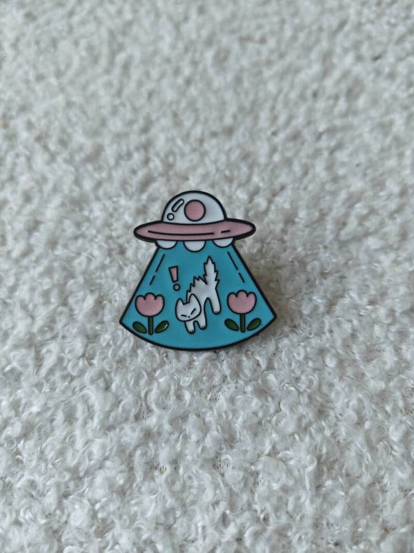 Ufo kat pin