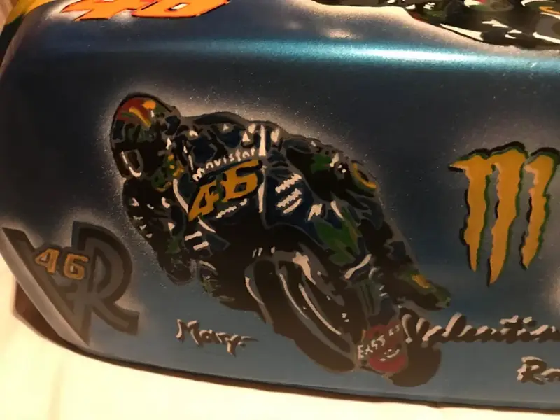 tank-valentino-rossi-10-jpg-standard.webp