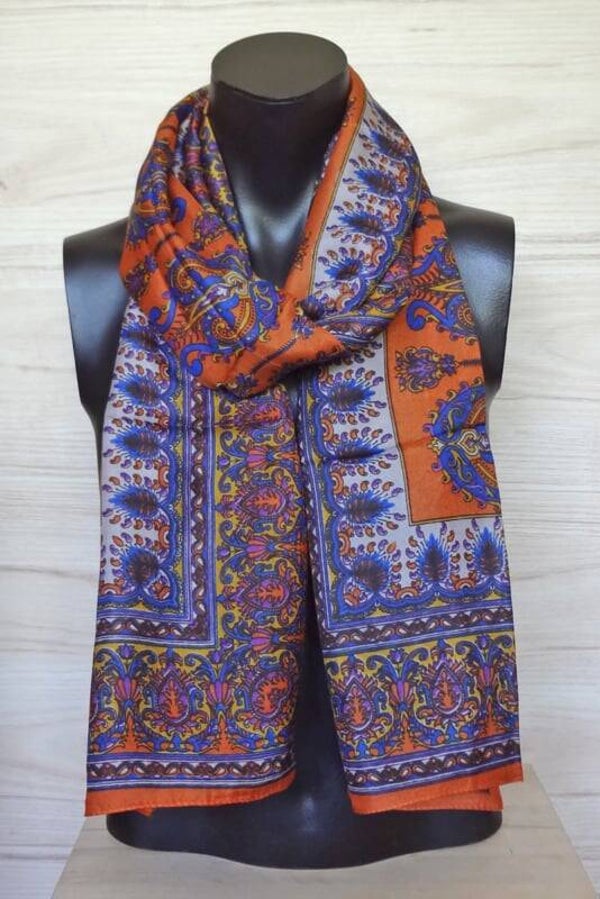 zijden sjaal met bloem en bladmotieven