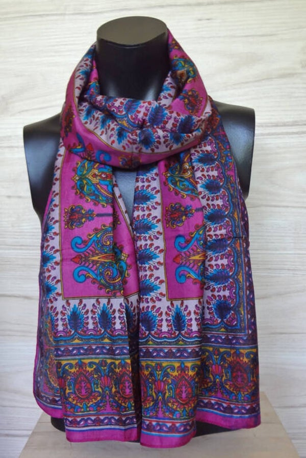 zijden sjaal roze met bloem en bladmotieven