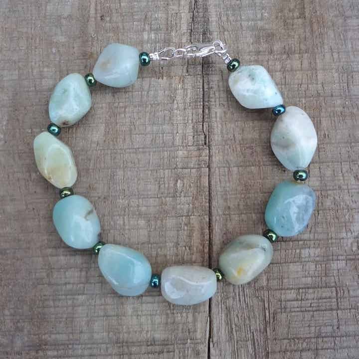 Armband van amazoniet met metallic kraaltjes