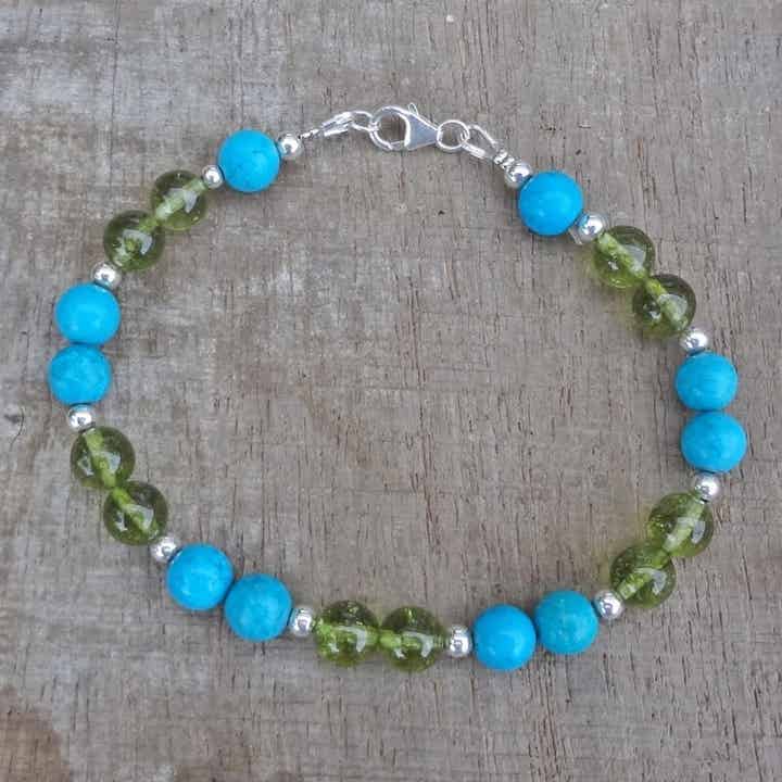 Armband van turkoois en peridot.