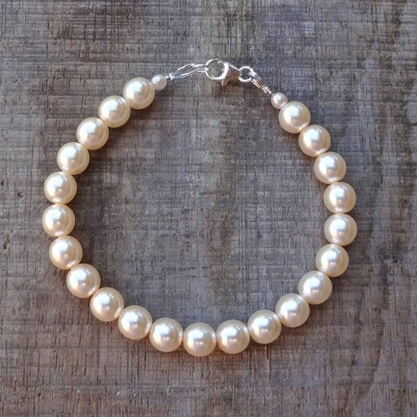 Armband van ecru glasparels