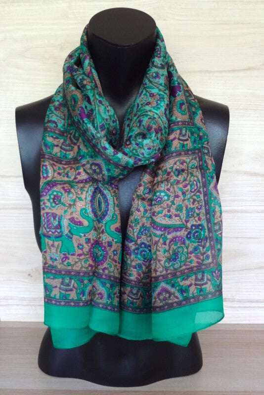 zijden sjaal groen met olifantjes