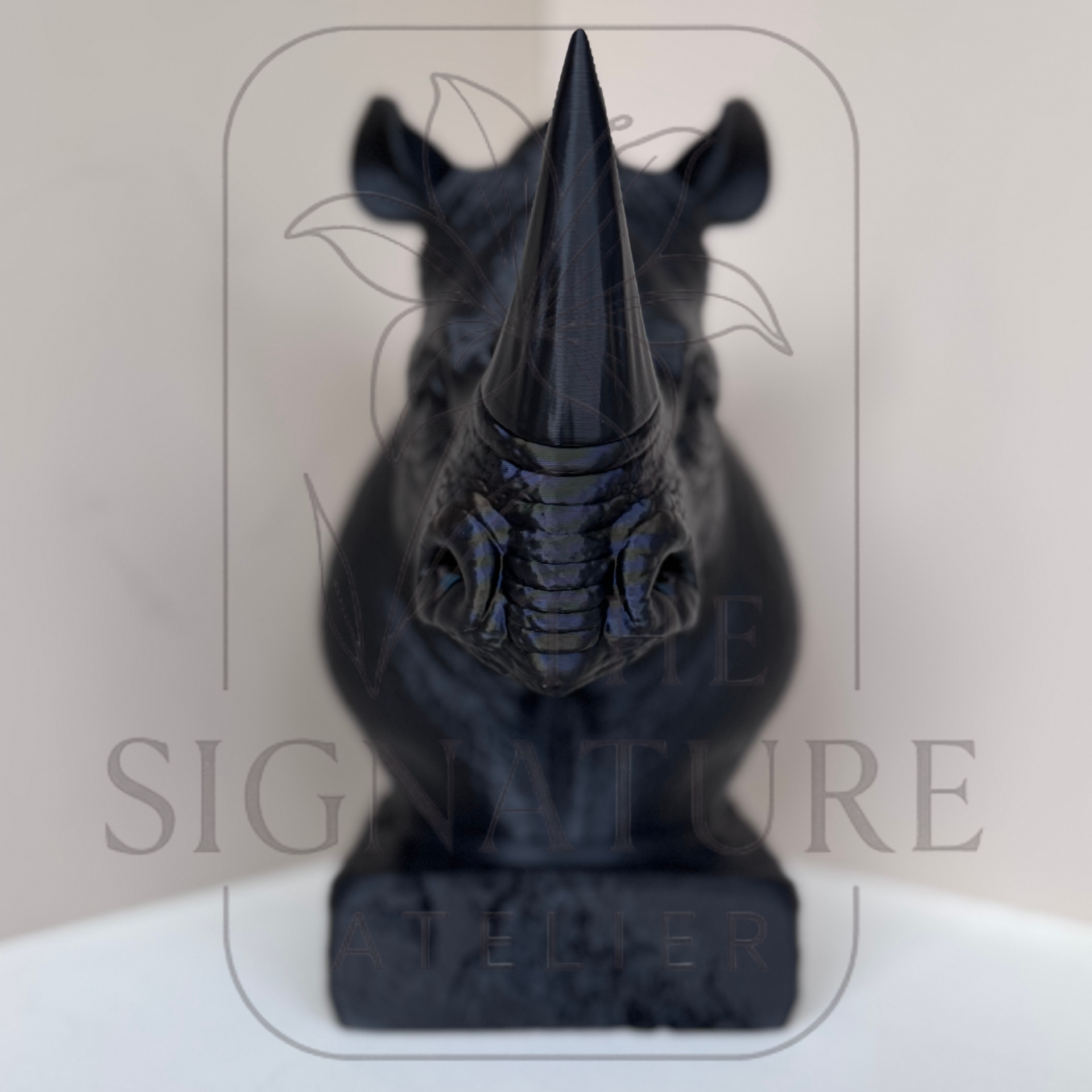 Neushoorn beeld – krachtig dierenbeeld