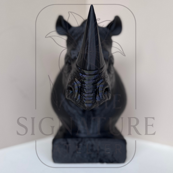 Neushoorn beeld – krachtig dierenbeeld