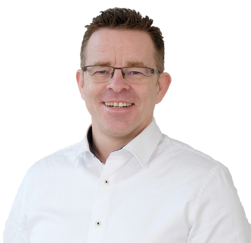 Portrait Udo Diepmann mit weissem Hemd und Brille