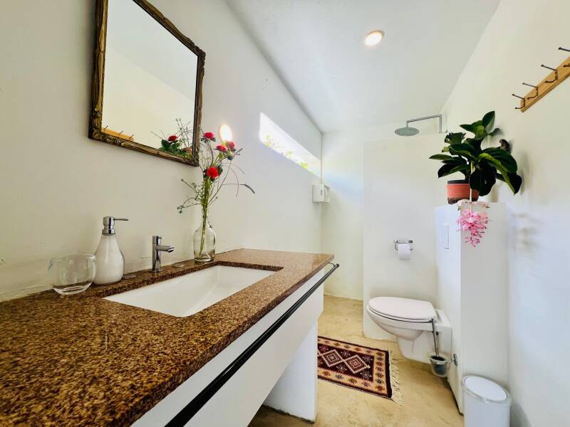 De Octopus Tropical Oasis Eco retreat Curaçao badkamer Chuchubi appartement