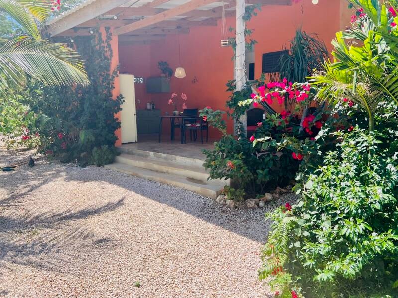 De Octopus Tropical Oasis Eco retreat Curaçao appartement  Kolibrie