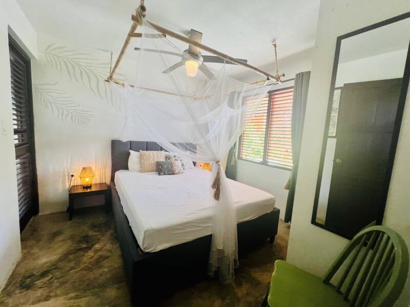 De Octopus Tropical Oasis Eco retreat Curaçao appartement Kolibrie slaapkamer