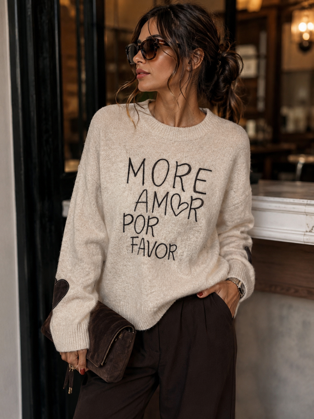 Pull Amour beige cœur noir
