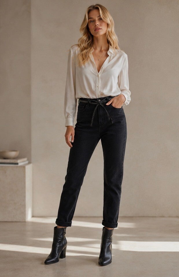 Jeans Mom fit noir avec strass étoiles poches arrière