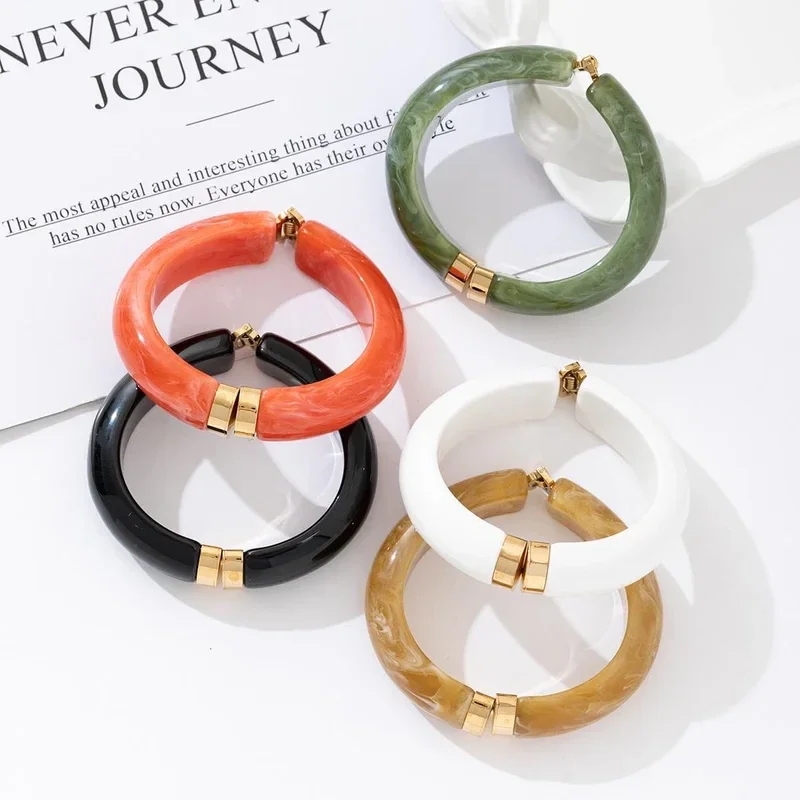 Acryl Open Bangle Small