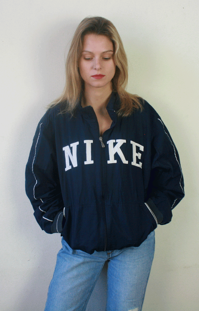 4028 Vintage Nike Jacket - L