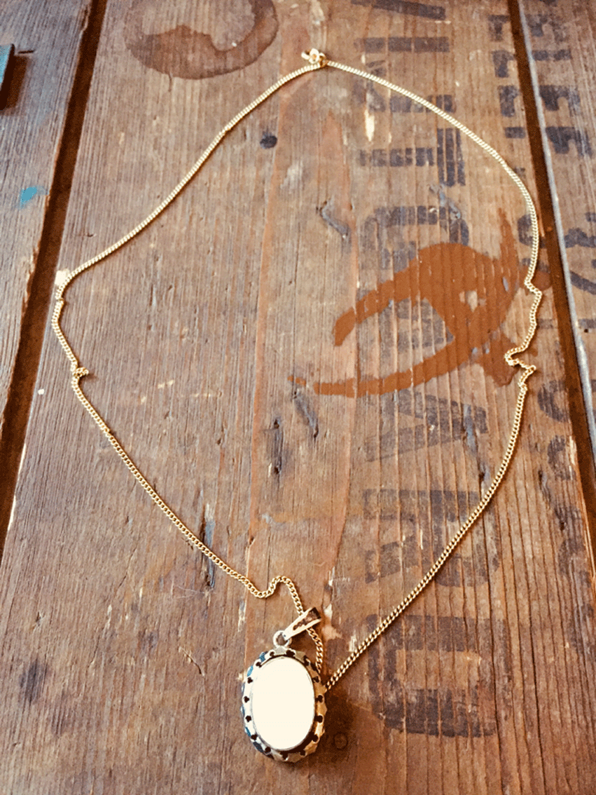 1203 Vintage Vergulde Gouden ketting met parelmoerhanger