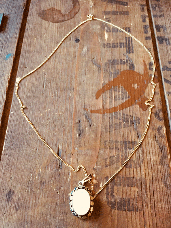 1203 Vintage Vergulde Gouden ketting met parelmoerhanger