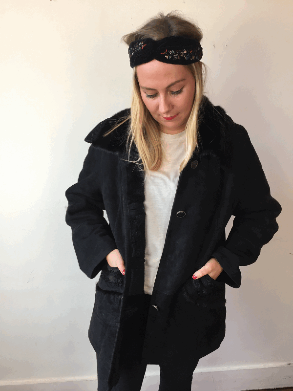 Zwarte echte lammy coat met hele mooie details - M/L