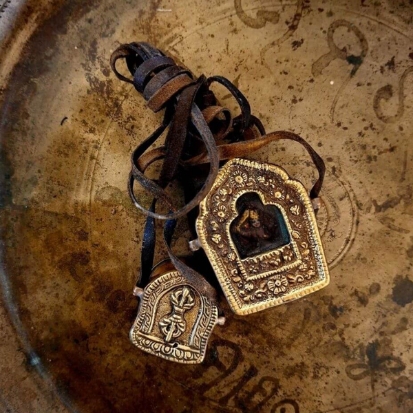 Koperen amulet hanger/houder
