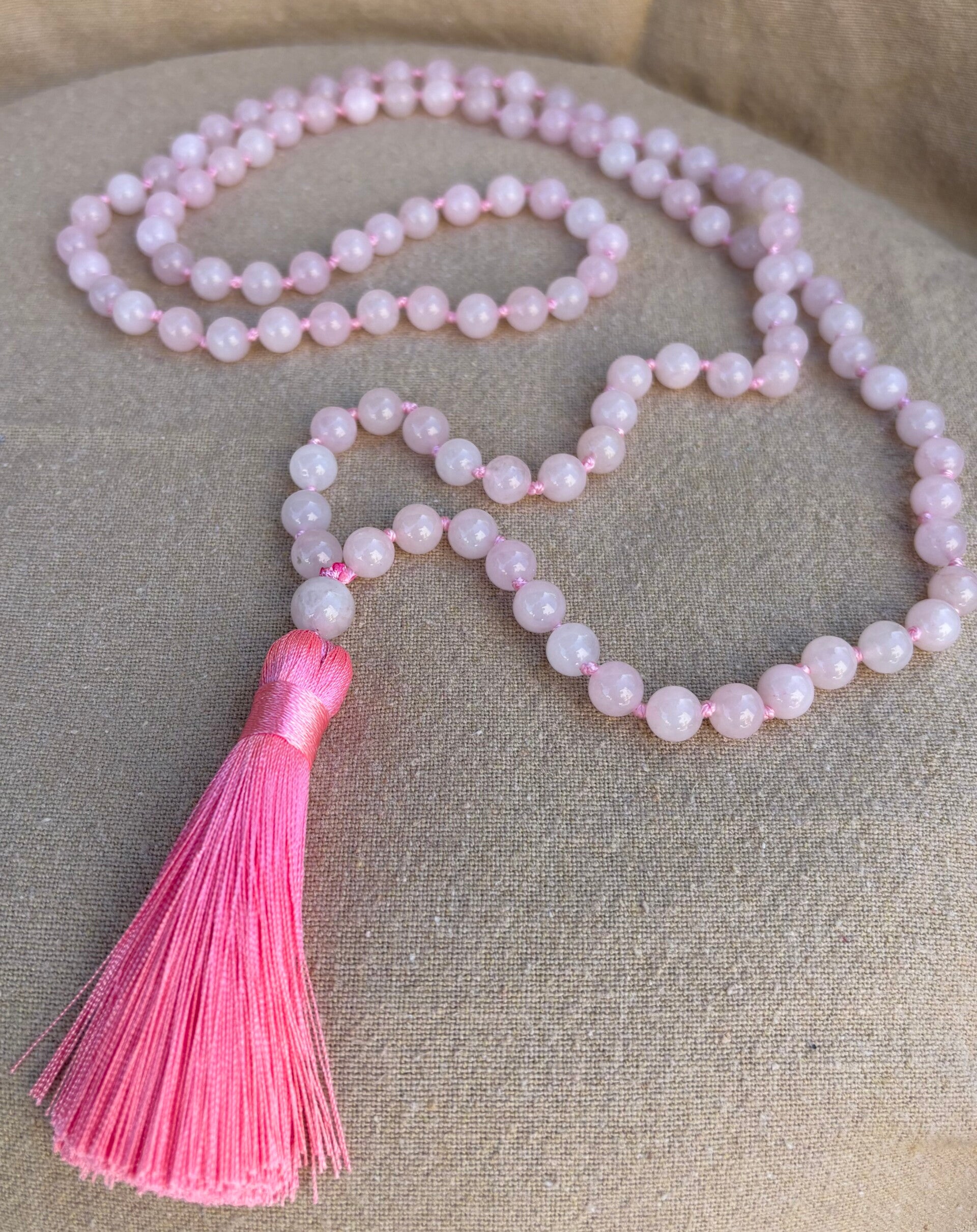 Rozenkwarts mala, 108 kralen 8 mm