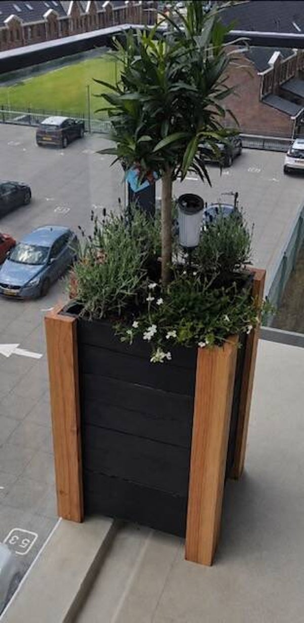 Bloembak Darcy:  zwart/bruin geïmpregneerd