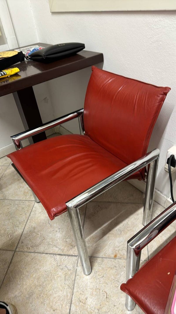 SEDIE DESIGN IN PELLE