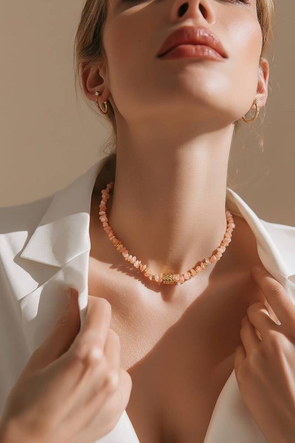 Zonnesteen Collier: Natuurlijke Elegantie met Gouden Accent