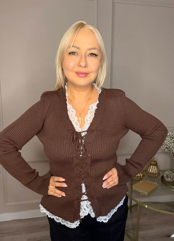 Prążkowana Bluzka z Koronką i Sznurowaniem „Lace Tie”