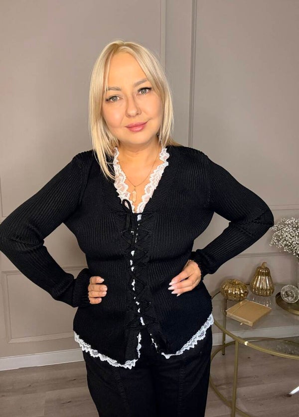Prążkowana Bluzka z Koronką i Sznurowaniem „Lace Tie”