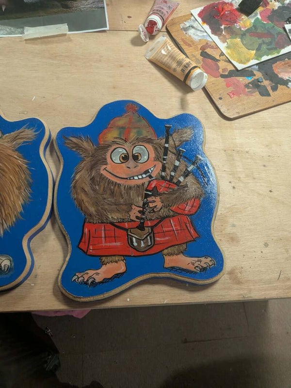 (WC014)  Wood Cut Out Haggis with Bagpipes and tartan