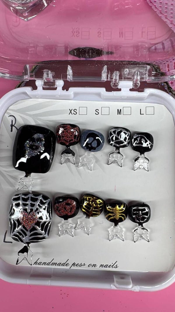 Handmade Spooky Halloween Spiderweb Press-On Toenail Set