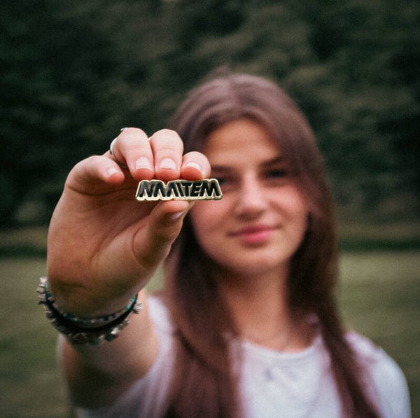 "Naaitem" Pin