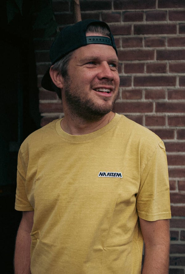 Naaitem t-shirt "Kruik" Okergeel