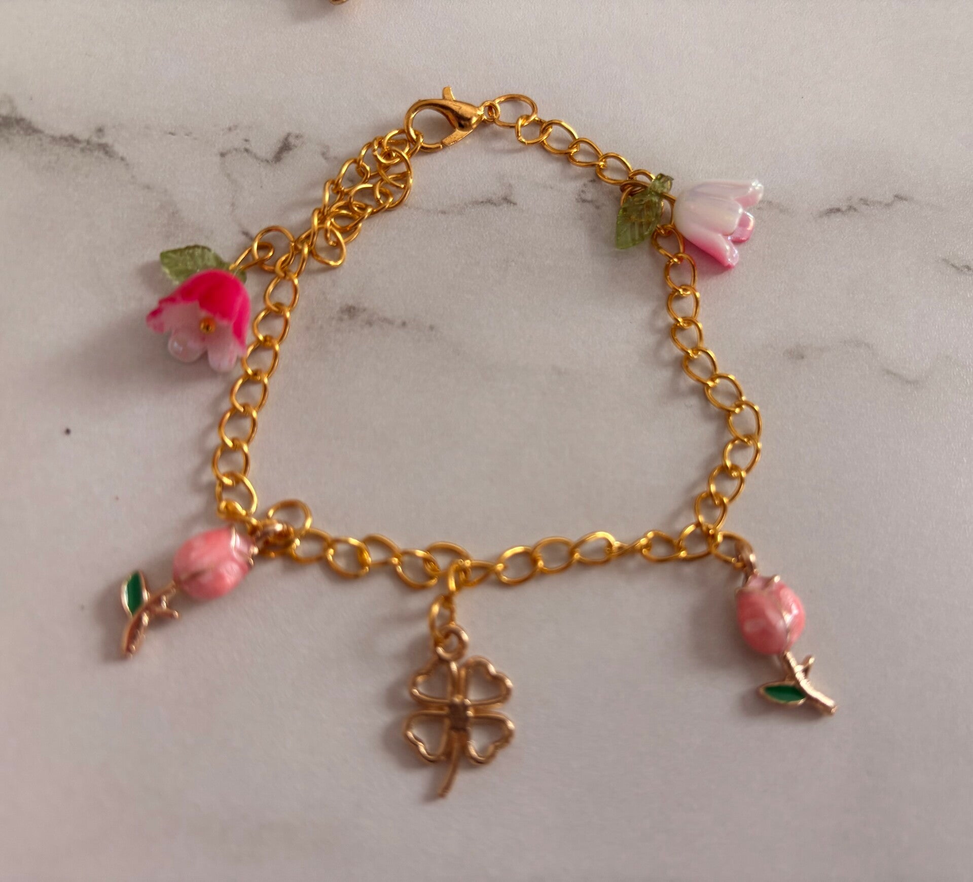 Bracelet en acier inoxydable – Fleurs & Trèfle porte-bonheur