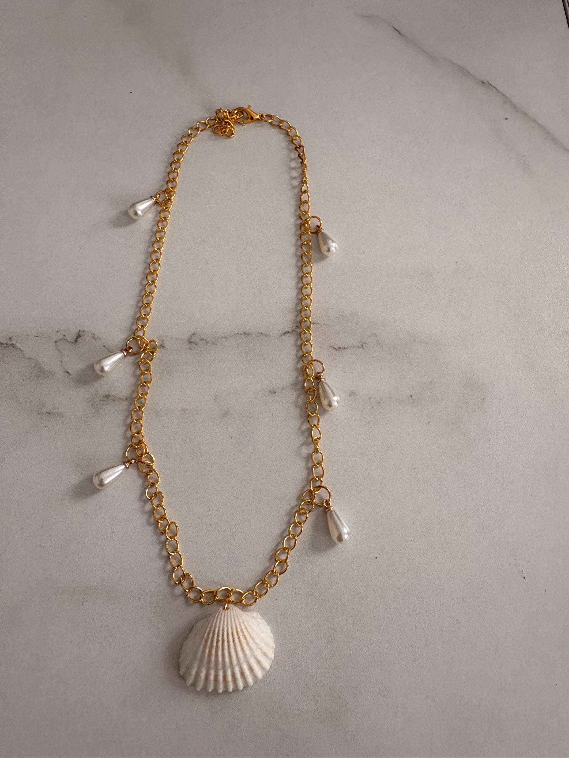 Collier en acier inoxydable – Perles & coquillage marin