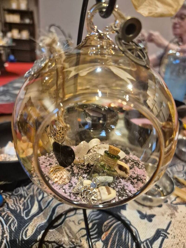 SPIRITSAGE WORKSHOP Heksenbal maken. Seizoensworkshop 4 Yule Winter.
