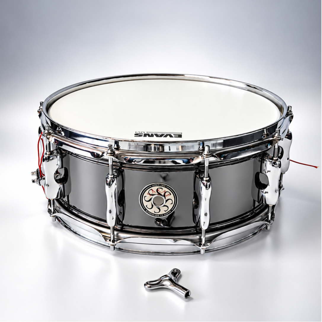 GEBRUIKT Sakae Black Nickel Brass Snare 14 x 5.5 inch