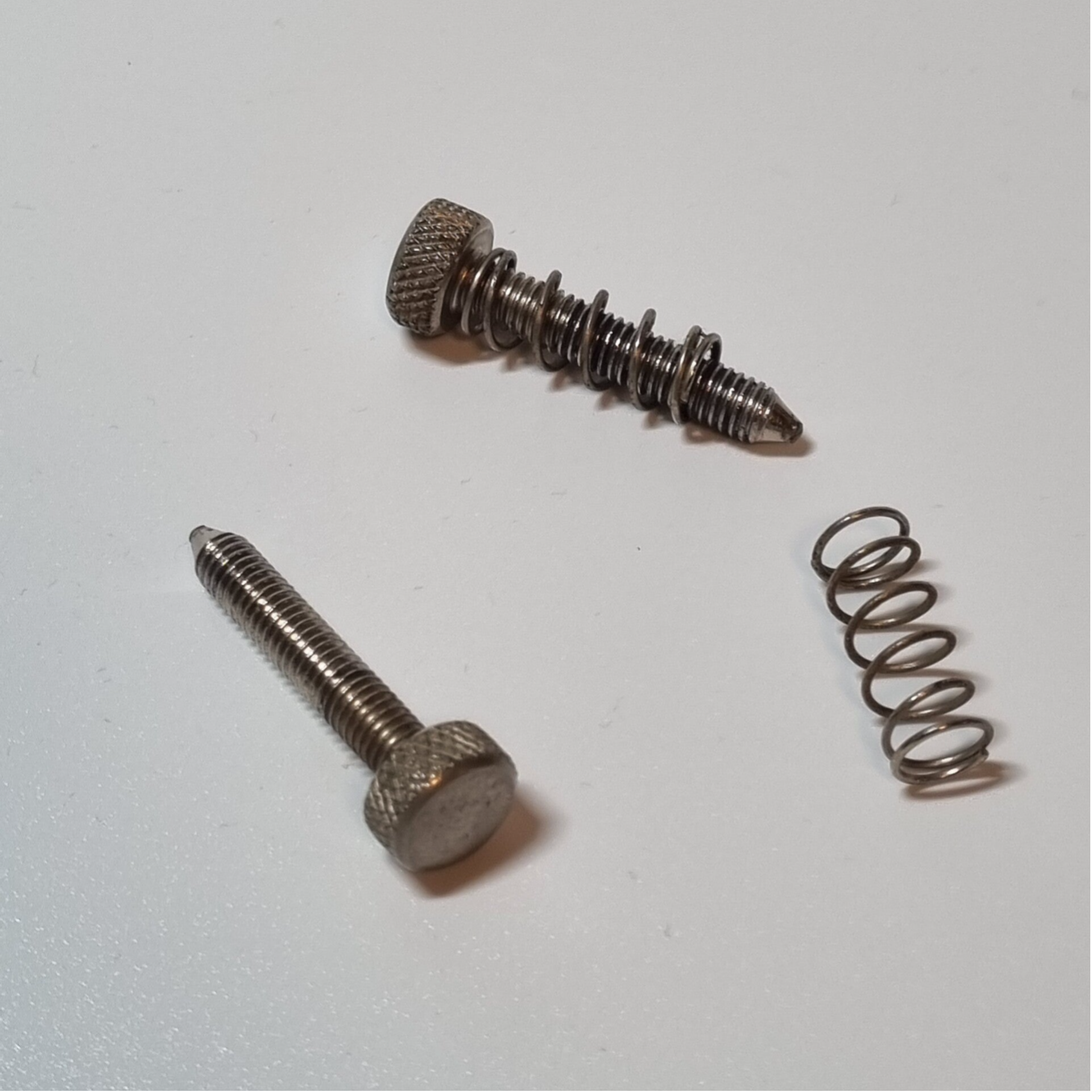 GEBRUIKT set spikes M6 lengte 34 mm