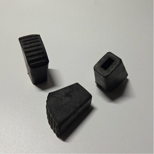 GEBRUIKT rubber voeten set 17 x 9