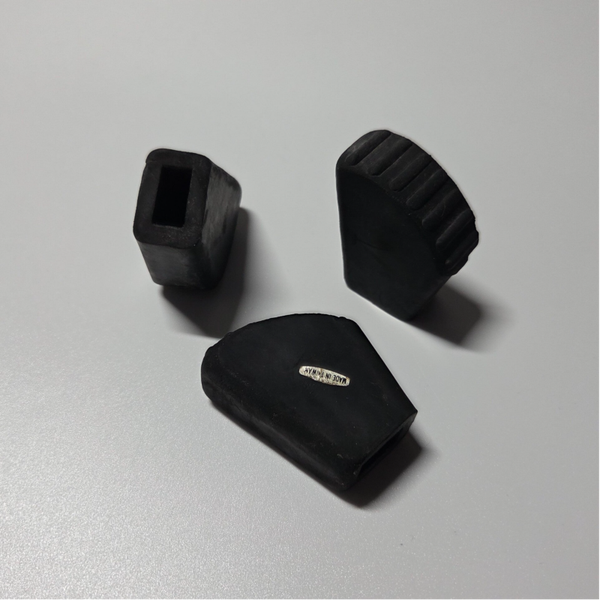 GEBRUIKT PRODUCT rubber voeten set 9 x 17