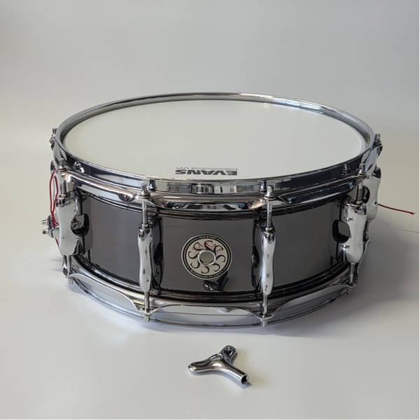 GEBRUIKT Sakae Black Nickel Brass Snare 14 x 5.5 inch